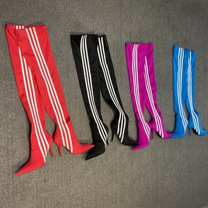 Stivali Super Lunghi da Donna Aderenti Elasticizzati a Gamba Larga, Stivali Personalizzati Sopra il Ginocchio con 3 Strisce Bianche e Tacchi a Spillo - Product Image 6