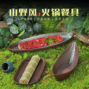 La assiette de bœuf fraîchement coupé du restaurant tendance de style montagne, proposant les mêmes trois ingrédients croustillants. - Product Image 5