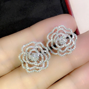Boucles d'oreilles en or blanc E2952 avec diamants ronds taille brillant couleur D, style classique pour femme, bijoux fins - Product Image 3