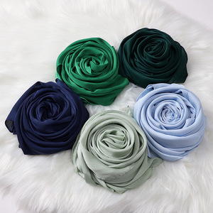 2021 nuovo Design Malaysia Chiffon Hijab indonesiano naturale grinkle monocromatica <span class=keywords><strong>sciarpa</strong></span> <span class=keywords><strong>da</strong></span> <span class=keywords><strong>donna</strong></span> lunga <span class=keywords><strong>sciarpa</strong></span> - Product Image 5