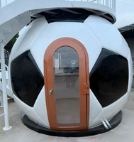 Maison préfabriquée sur le thème du ballon de football avec escalier en colimaçon - Chalet mobile en forme de ballon de football pour les stations de glamping