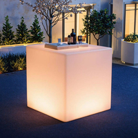 Chaise de bar cube LED rechargeable de style moderne mobilier lumineux en plastique pour l'extérieur hôtels maison bars