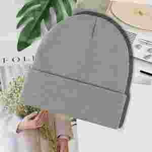 Bonnet tricoté chaud d'hiver avec logo personnalisé, 100% acrylique, brodé - Product Image 1