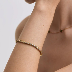 Bracciale Tennis Personalizzato con Zirconia, Placcato in Oro 18K, Ipoallergenico, Impermeabile, Design Moderno e Classico - Product Image 3