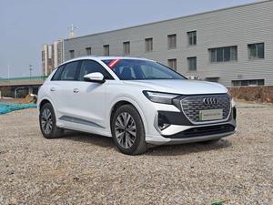 Audi Q4 <span class=keywords><strong>E</strong></span>-tron 40 SUV Elettrico Usato 2024, Versione Premium <span class=keywords><strong>a</strong></span> Lunga Autonomia, Pronto per l'Esportazione, Bianco su Nero - Product Image 3