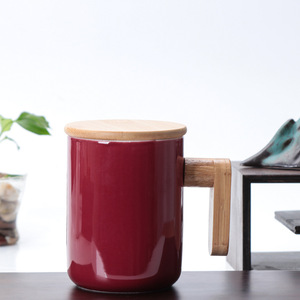 Mug en céramique avec poignée en bois et couvercle, couleur unie, pour usage professionnel, coffret cadeau d'affaires - Product Image 3