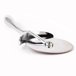 بيع بالجملة جودة الغذاء الصف سبائك الزنك عدم الانزلاق سكين الخبز القطاعة السلس عجلة دوارة - Product Image 4