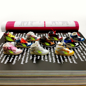 Neue Aktion AJ Turnschuhe Schuhausbreiter Clip Auto-Lufterfrischer mit Auto-Luftentlüftung Duft Automobile Innenausstattung Parfüm-Clip - Product Image 3