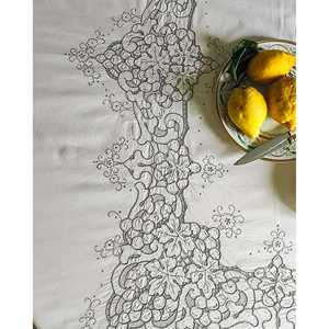Nappe en lin écologique Pietrochianese avec broderie de feuilles de vigne grises, style européen, carrée, pour hôtels et salles à manger - Product Image 1