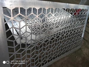 Panneaux en <span class=keywords><strong>aluminium</strong></span> perforés gravés au laser CNC avec des designs personnalisés pour les façades murales - Product Image 4