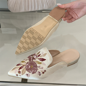 Zapatillas de Estar por Casa Bordadas Chinas de Nuevo Estilo para el Verano 2025, Cómodas y a la Moda - Product Image 5