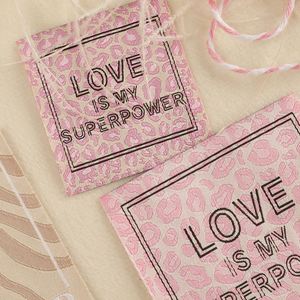 ป้ายผ้าปักลายเสือดาวสีชมพู  "ความรักคือพลังพิเศษของฉัน" สำหรับตกแต่งหรือเป็นของขวัญ - Product Image 4