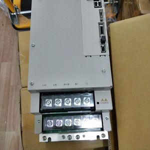 Nuevo PLC PAC SGDV-590A01A y Controladores Dedicados SGDV-120A01A002000 SGDV-2R8A01A SGDV-5R5A11A002000 SGDV-1R6A05A - Product Image 4