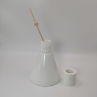 Bouteille en verre céramique opale blanche personnalisée de 100 ml avec bouchon à vis, vide, pour usage cosmétique, sérigraphiée KeRuiJia KRJ-GH17 Zhejiang