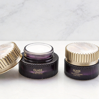 Bocaux en verre de luxe personnalisés OEM avec étiquette privée pour crème visage, crème contour des yeux, beurre corporel, violet foncé, ronds, 30g, 50g, taille personnalisée