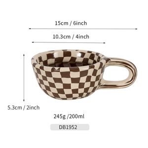 Taza de cerámica a cuadros hecha a medida con asa, taza reutilizable para regalos. - Product Image 2