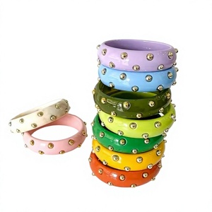 Nouveau Bracelet Manchette Géométrique en Résine Colorée de Qualité Supérieure avec Perles Dorées, Bijou Fait Main Idéal pour Fête, Mariage ou Cadeau - Product Image 1