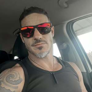 Gafas de Sol Polarizadas con Montura Cuadrada para Vacaciones, Pesca y Conducción, con Lentes Multicolor Recubiertas y Bisagras de Resorte de Calidad Personalizadas para Hombre y Mujer - Product Image 3