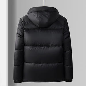 Chaqueta acolchada de algodón con capucha, diseño personalizado con logotipo, para invierno, con grafeno, color negro y dorado, para hombre, a la moda. - Product Image 3
