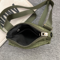 Pochette de téléphone en nylon unisexe un sac à bandoulière de petite taille suspendu au cou pour hommes femmes accessoire à la mode à usage quotidien
