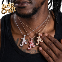 Pendentif Lettre Peinte au Rouge Style Hip-hop, Design Niche Hip-hop Européen et Américain, Bijoux Hip-hop Rétro.