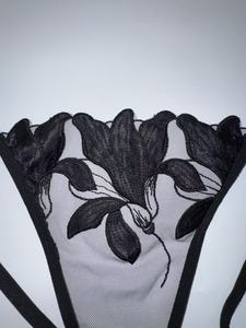 Set di Lingerie Sexy da Donna in Pizzo Nero Floreale Lavorato a Maglia, <span class=keywords><strong>Reggiseno</strong></span> <span class=keywords><strong>Push</strong></span>-<span class=keywords><strong>up</strong></span> 3/4 Cup con Ferretto e Perizoma <span class=keywords><strong>Trasparente</strong></span> in Rete, Non Imbottito - Product Image 3