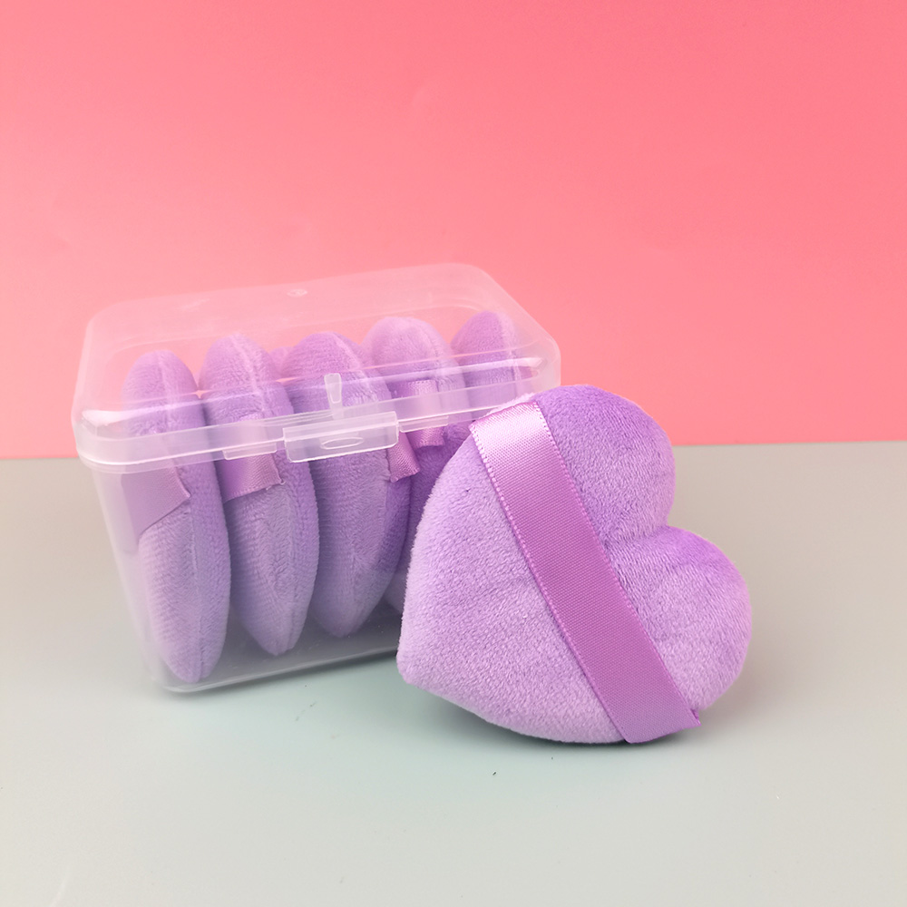 Bouffées en forme de coeur violet