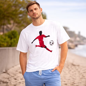 เสื้อยืดผู้ชายลายกราฟิกสีแดงสไตล์นักเตะฟุตบอล ทรงโอเวอร์ไซส์ ผ้าฝ้าย เหมาะเป็นของขวัญสำหรับผู้ชายที่รักฟุตบอล - Product Image 1