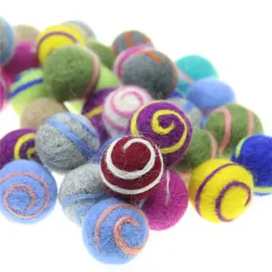 Boules en spirale remplie, 30mm, 1 pièce, en feutre, mousse, perles de broderie, Pom Poms, laine