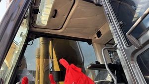 Excavatrice d'occasion Komatsu PC 240LC-8 à bas prix en bon état à vendre avec peu d'heures de fonctionnement - Vente flash en ligne - Product Image 6