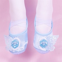 Chaussures de ballet pour filles Chaussures d'acrobatie à talon plat à semelle souple Chaussures de danse classique en satin pour enfants