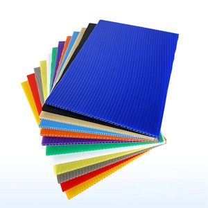 Coroplast imperméable blanc recouvrant les panneaux cannelés de polypropylène pour l'impression de signage et les applications industrielles - Product Image 1