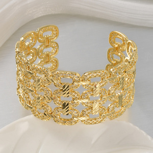 Pulseras de cadena de eslabones anchos huecos de lujo para mujer, chapadas en oro de 18k, antideslustre, personalizadas. - Product Image 4