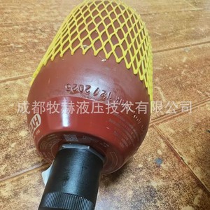 Acumulador de bexilios Hydac SB330-1A1/112A9-330A 330 Bar, aceite hidráulico para uso industrial - Product Image 1