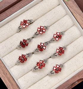 Anneaux <span class=keywords><strong>en</strong></span> cristal naturel à la mode pas cher pierre de guérison bijoux pierre de naissance 925 argent plaqué grenat trèfle à quatre feuilles anneaux - Product Image 4