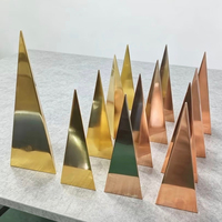 Trophée en acier inoxydable durable, médaille d'honneur, catégorie des récompenses, célébration annuelle de l'entreprise, surface miroir métallique, triangulaire