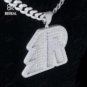 จี้เพชร VVS แบบ Iced Out ที่ได้รับการรับรองจาก IGI สำหรับผู้ชาย สไตล์ฮิปฮอป ตัวอักษรภาษาอังกฤษประดับเงินแท้ 925 เครื่องประดับชั้นดี - Product Image 2