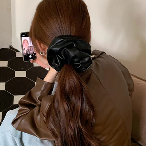 إكسسوارات شعر PU عتيقة وعصرية للفتيات تصميم رائع رائع على شكل دائرة شعر كبيرة مناسب أنيق متعدد الاستخدامات للحفلات وهدايا الأعياد - Product Image 2