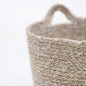 Cesta de lavandería de algas marinas tejida a mano elegante para almacenamiento en el hogar moderno con textura natural y diseño espacioso perfecto para el dormitorio - Product Image 3