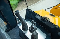 Miniescavatore 4x4 da 3400 kg con benna da 0,1 m³ e caricatore da 0,5 m³ per irrigazione e scavo agricolo