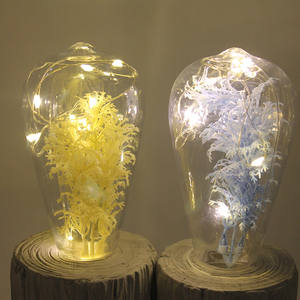 Lampes LED en béton pour l'extérieur à l'endroit de la base de l'arbre de Noël avec gazon doré - Product Image 5