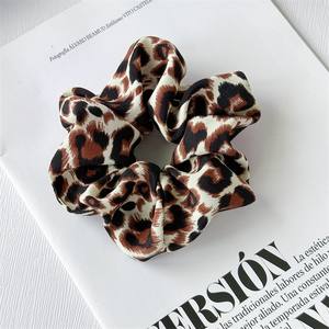 <span class=keywords><strong>Cuello</strong></span> grande con estampado de leopardo vintage francés-scrunchies nueva cuerda de <span class=keywords><strong>pelo</strong></span> de moda de alta calidad Arte grande todos los accesorios para el cabello a juego - Product Image 5