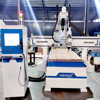 Routeur CNC à commande numérique ATC linéaire 4x8 pour le travail du bois en promotion