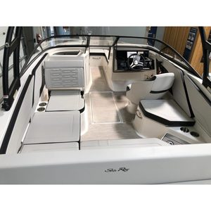 Bateau de luxe Sea Ray SPX 210 2025 avec moteur MerCruiser et réservoir de 37 gallons - Product Image 3