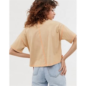 Camiseta recortada <span class=keywords><strong>de</strong></span> gran tamaño <span class=keywords><strong>de</strong></span> algodón 100%, <span class=keywords><strong>dobladillo</strong></span> escalonado en Beige con costuras en contraste, camisetas para mujer - Product Image 4