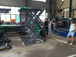 Elevador de Tijera Hidráulico para Autos ULJS-3522 con Certificación CE, Equipo de Reparación de Garajes, Máquina Elevadora de Vehículos ULJS-3522, Elevador de Tijera para Autos ULJS-3 - Product Image 3