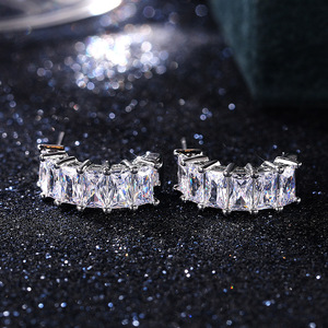 Eleganti Orecchini a Cerchio a C per Donne, Gioielli Scintillanti alla Moda Estiva, Vendita all'Ingrosso - Product Image 5