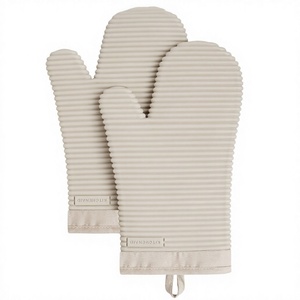 <span class=keywords><strong>KITCHENAID</strong></span> Lot de 2 maniques de four en silicone souple côtelé 7,5"x13" couleur Milkshake Tan lavables Fabriquées en Chine - Product Image 1