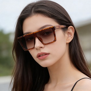 Gafas de Sol Modernas de Gran Tamaño con Marco Cuadrado, Protección Solar, Estilo Coreano, Gafas de Sol de Conducción con Montura Completa Integrada - Product Image 1