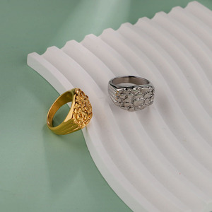 Anel de Pepita de Ouro em Aço Inoxidável, Antiferrugem, À Prova D'água, Anel de Ouro Moderno, Joia Hip Hop, Anel de Pepitas para Homens e Mulheres - Product Image 2